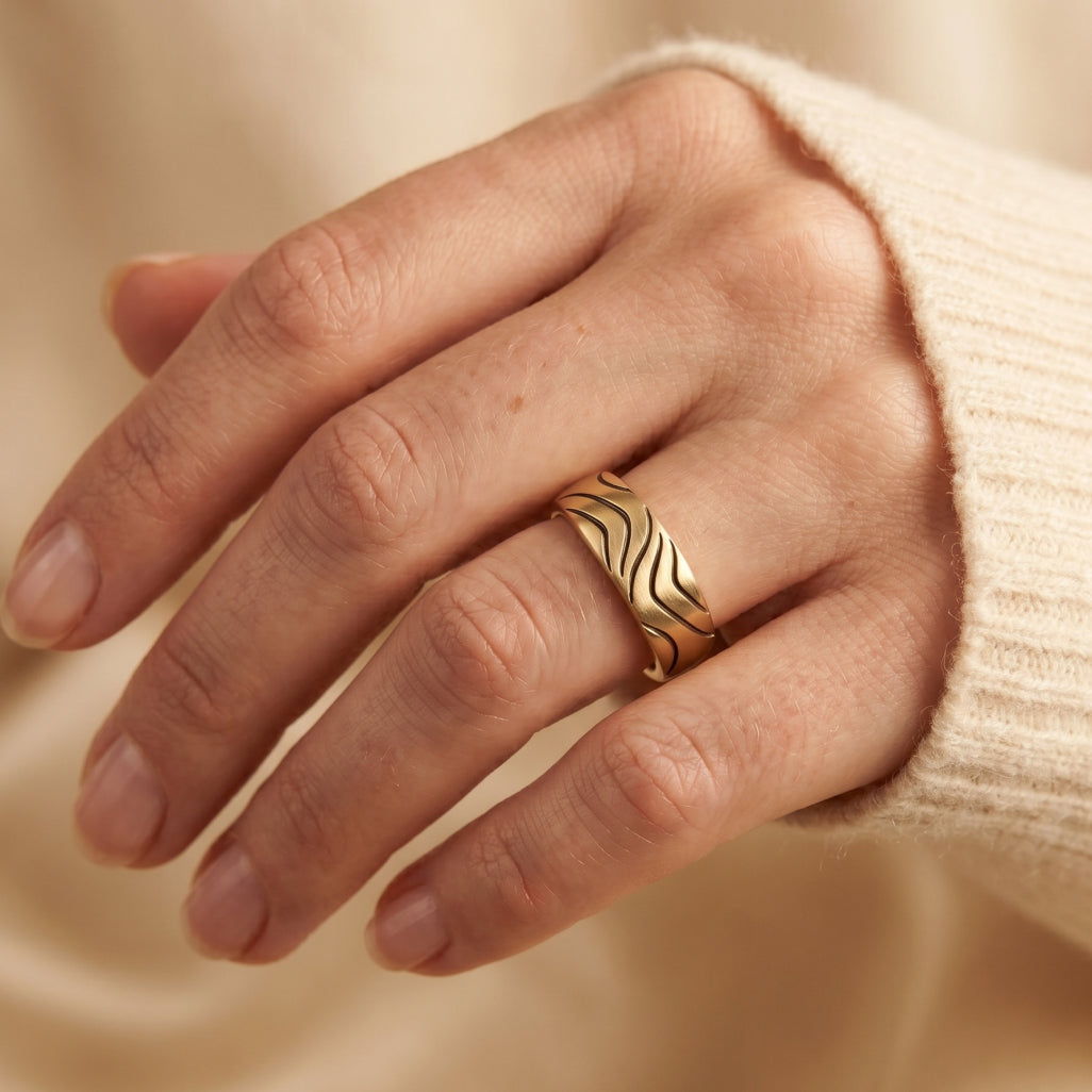 Brushed Dome Wave Enamel Band Ring 18k gold vermeil