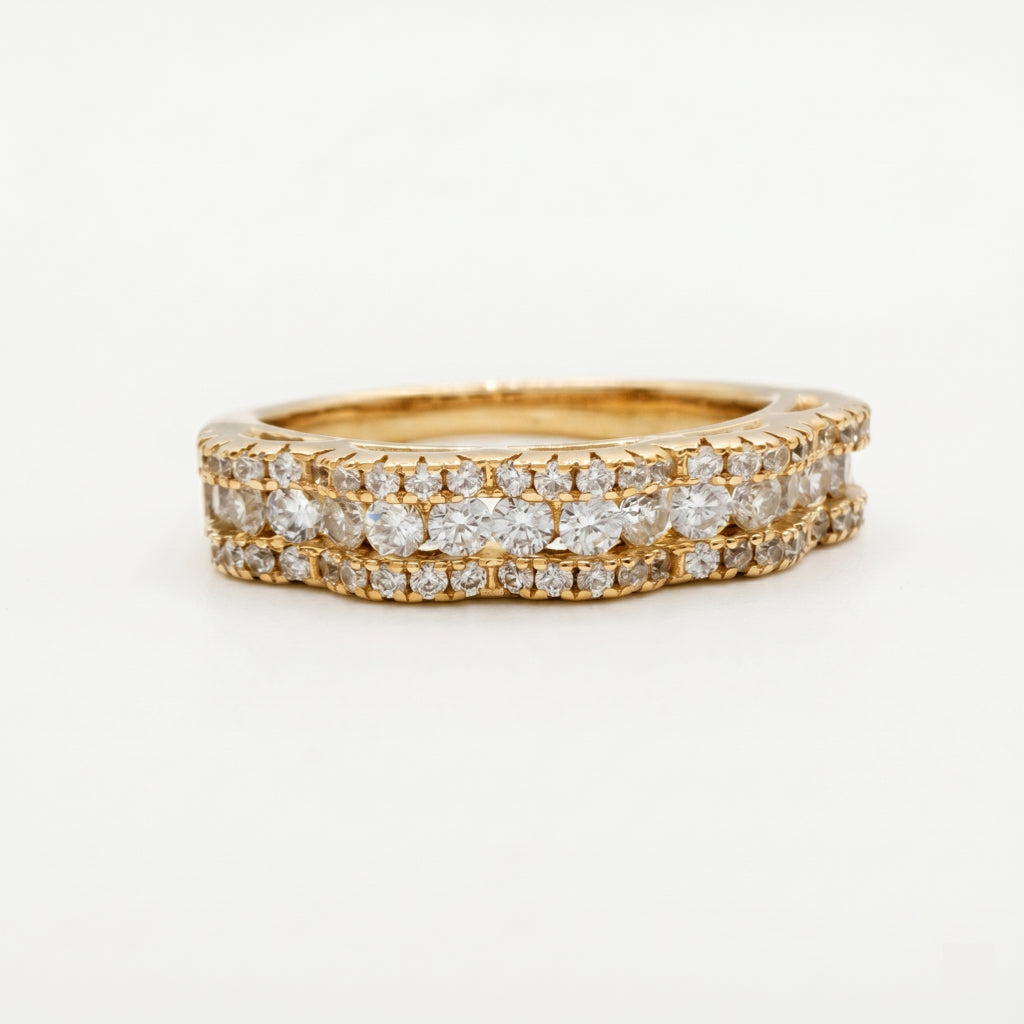 Triple Tier Graduated Pave Band