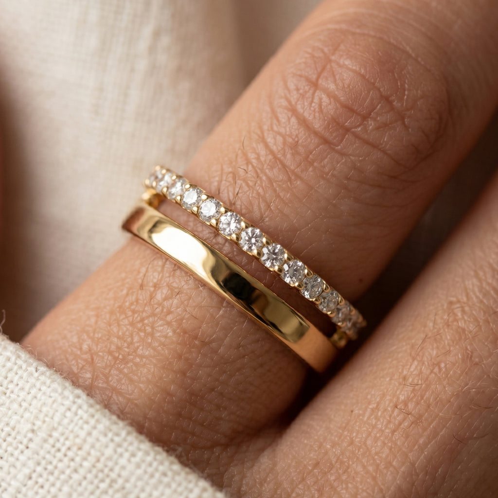 Floating Pave Arc Contrast Band