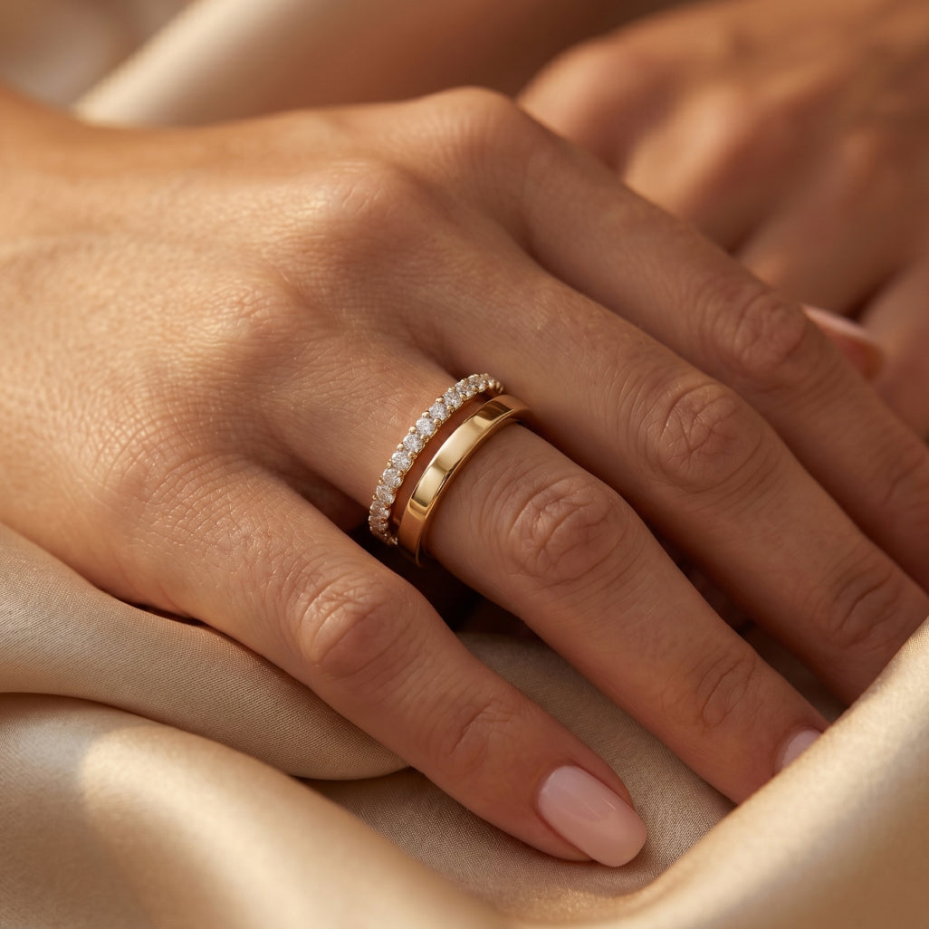 Floating Pave Arc Contrast Band