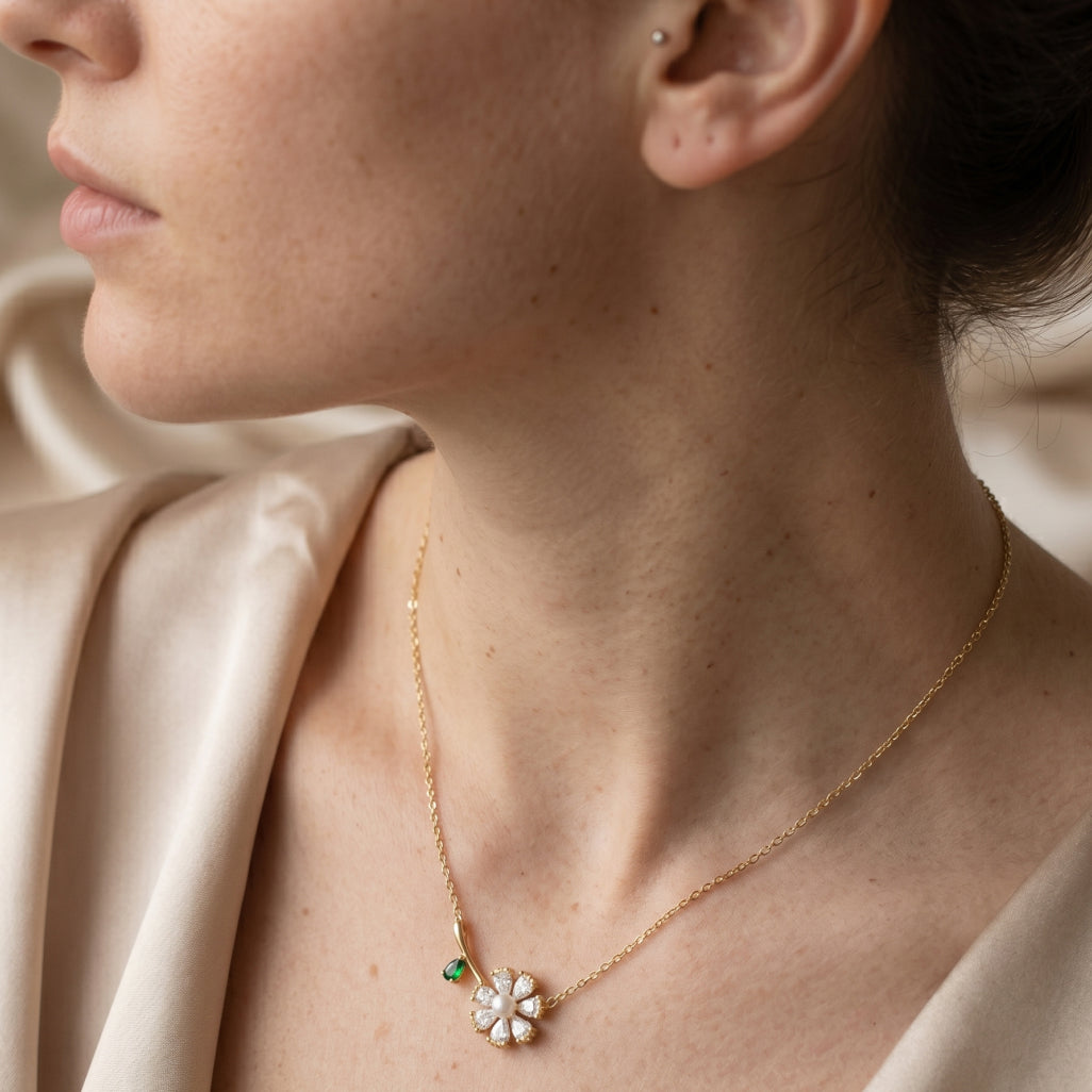 Pearl Centre Daisy Stem Necklace 18k gold vermeil
