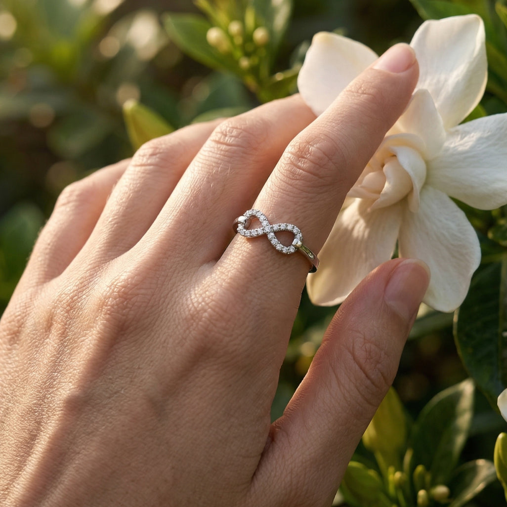 Forever Loop â€“ 925 Silver Infinity Ring