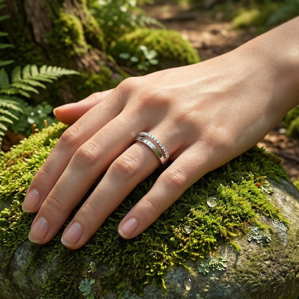 The Float â€“ 925 Silver Curved Band