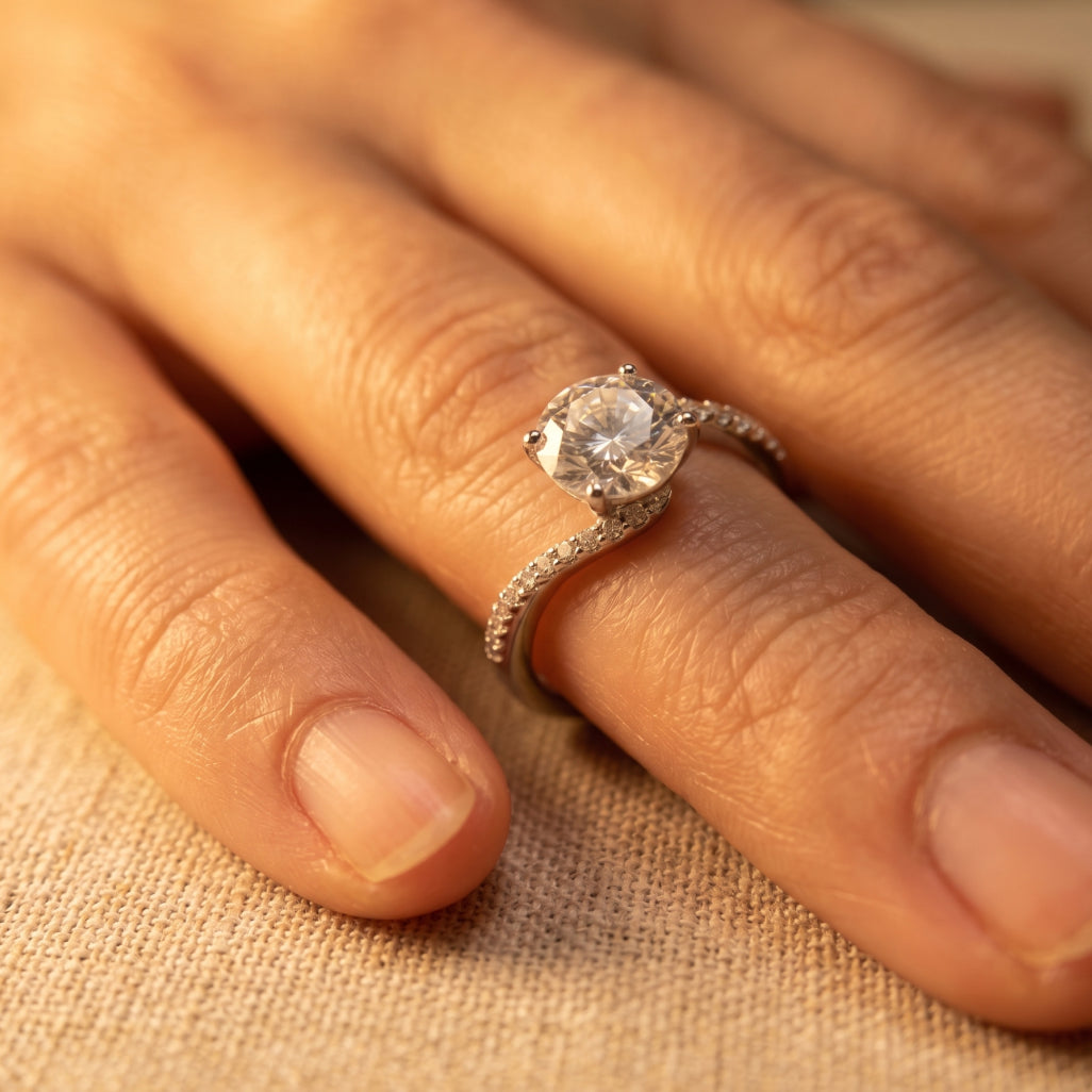 Curved Stone Band Solitaire Ring 925 Silver