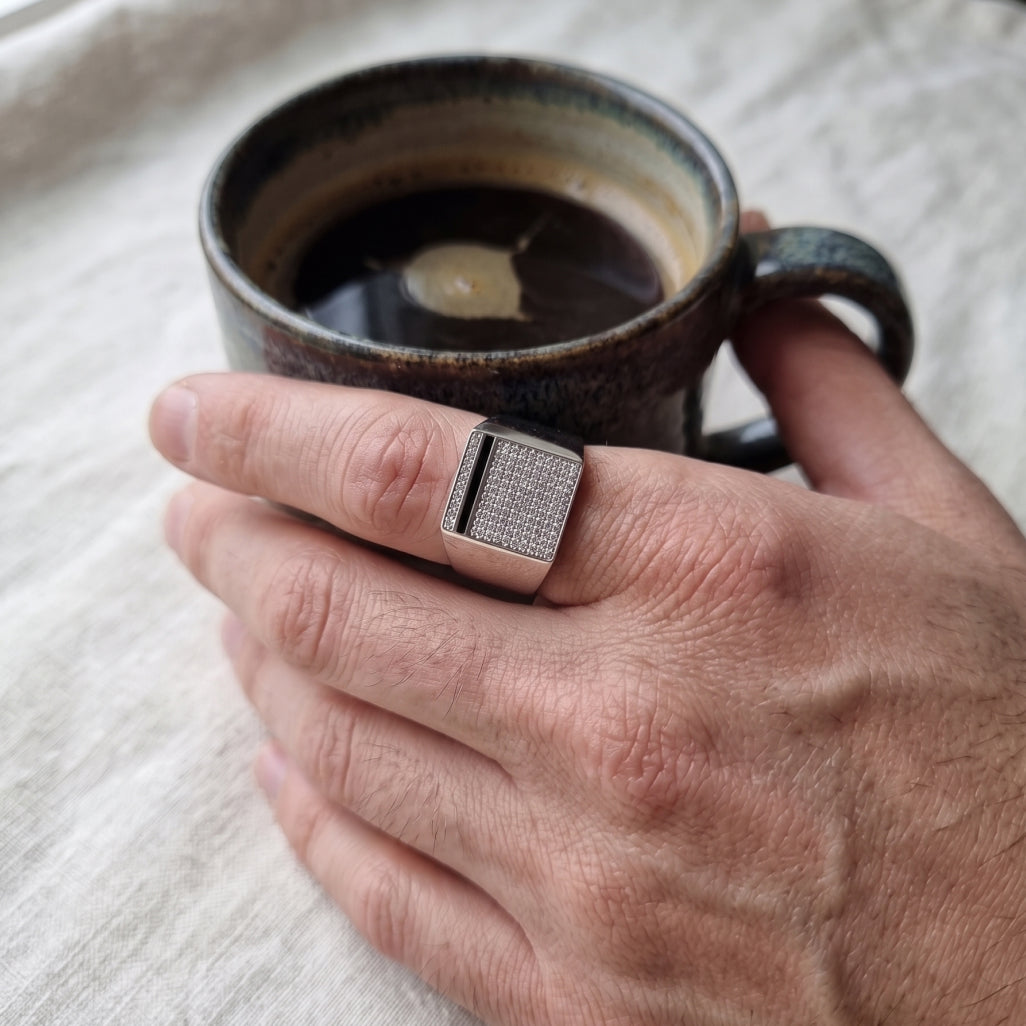 Onyx Column Signet Ring