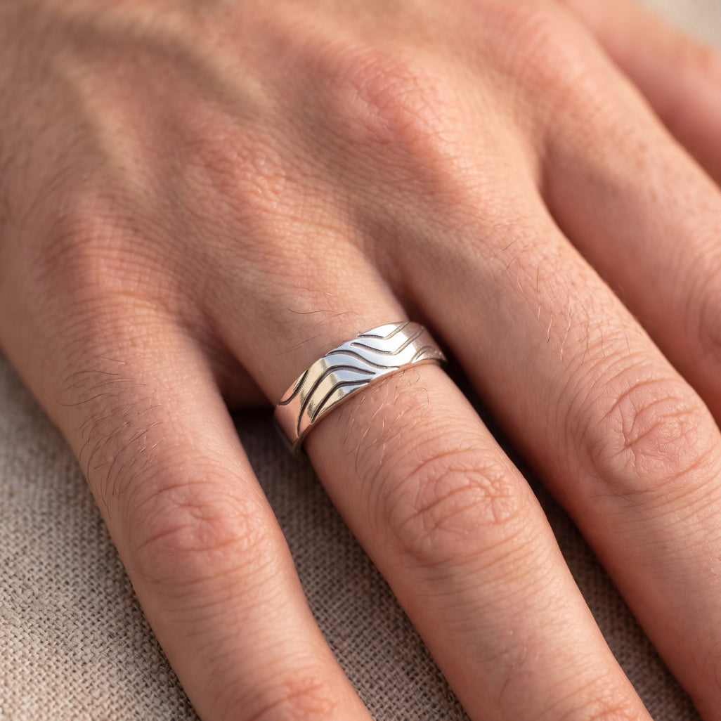 Mountain Wave Band Ring