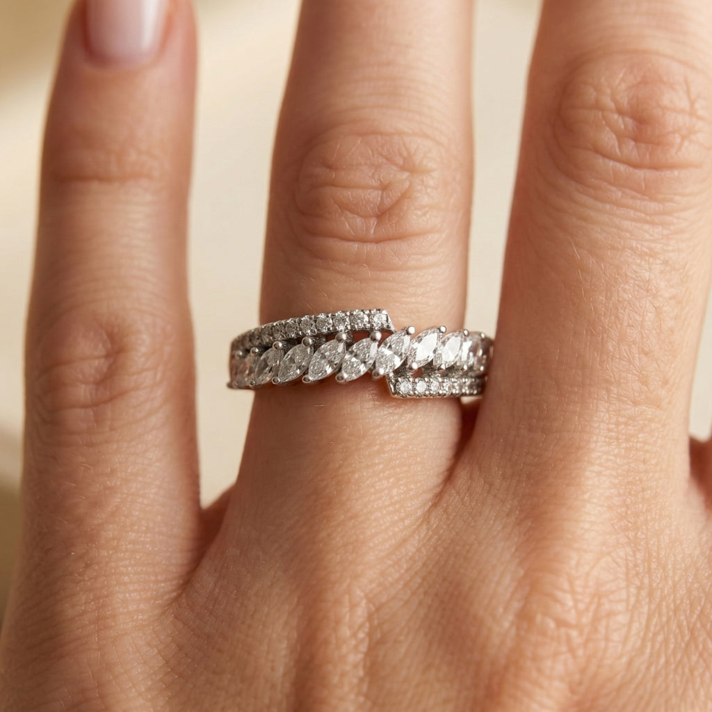 Pointed Oval Fan Stone Band