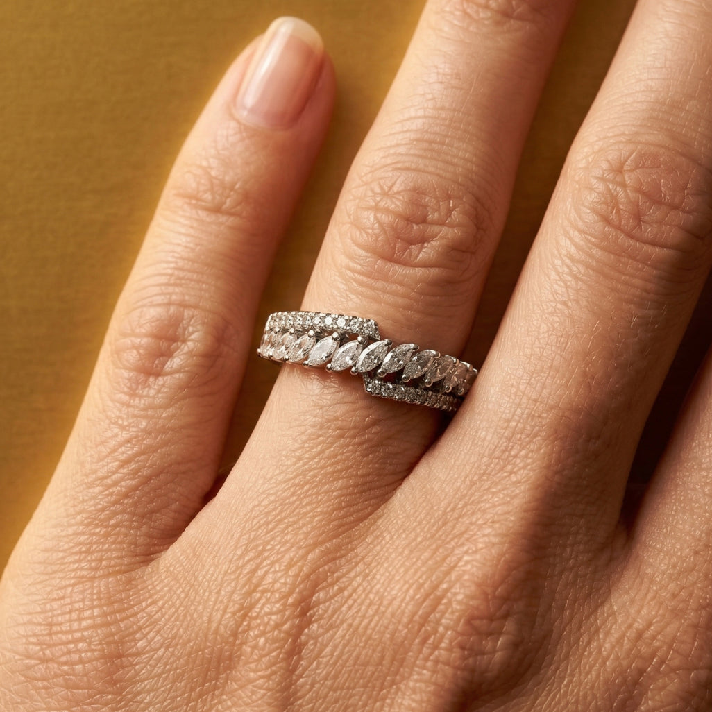 Pointed Oval Fan Stone Band